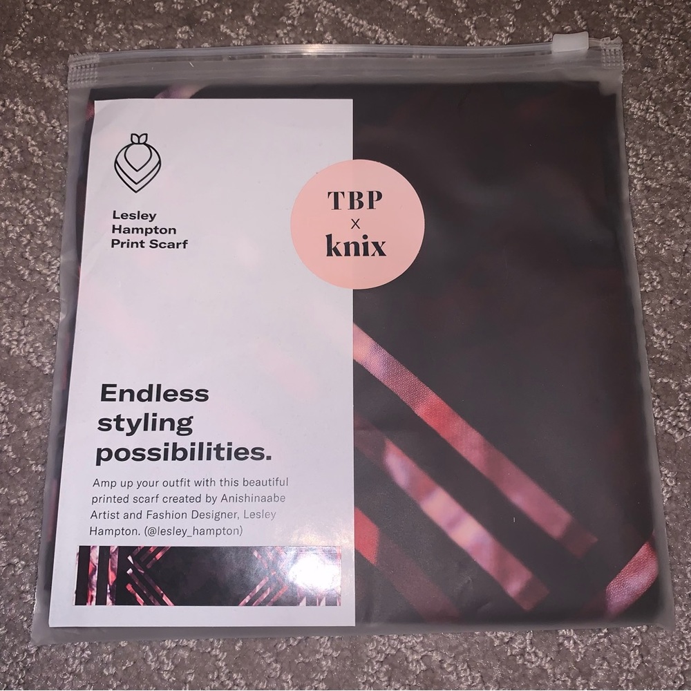 NWT Knix x The Birds Papaya Collab Black & Pink Lesley Hampton Print Scarf